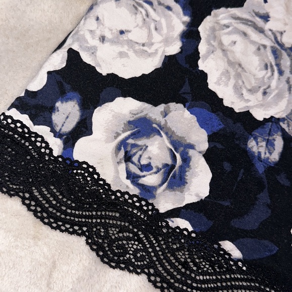 Beautiful Ann Taylor cami top size medium - Picture 2 of 4